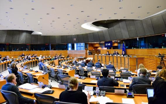 Parlamento UE adotta trattato ONU cybercrime e approva mandato su Patto stabilità